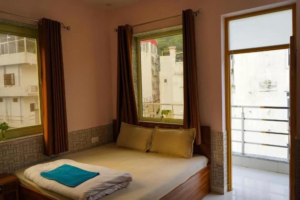 Shanti Hostel And Garden Cafe Rishīkesh 외부 사진