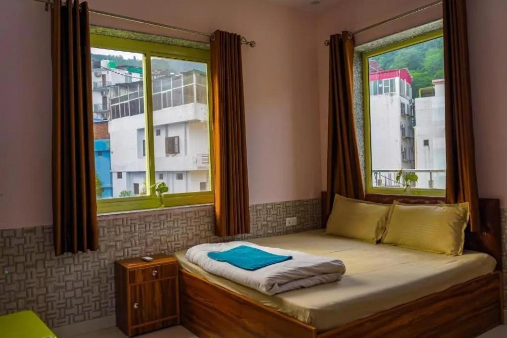 Shanti Hostel And Garden Cafe Rishīkesh 외부 사진
